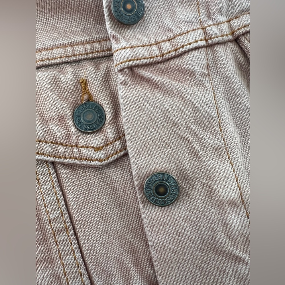 Levi’s “Wild&Free” Jacket - Picture 4 of 4